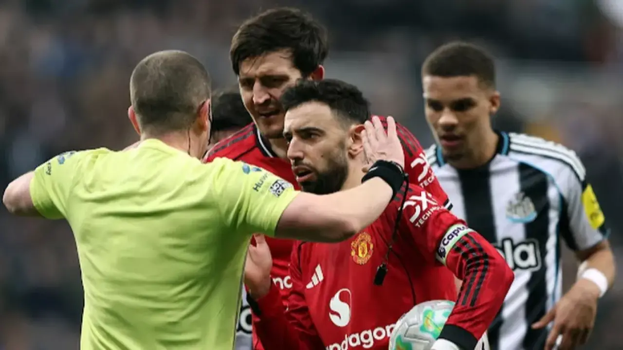 موعد المواجهة المرتقبة بين مانشستر يونايتد وأستون فيلا والقنوات الناقلة للقاء الدوري الإنجليزي